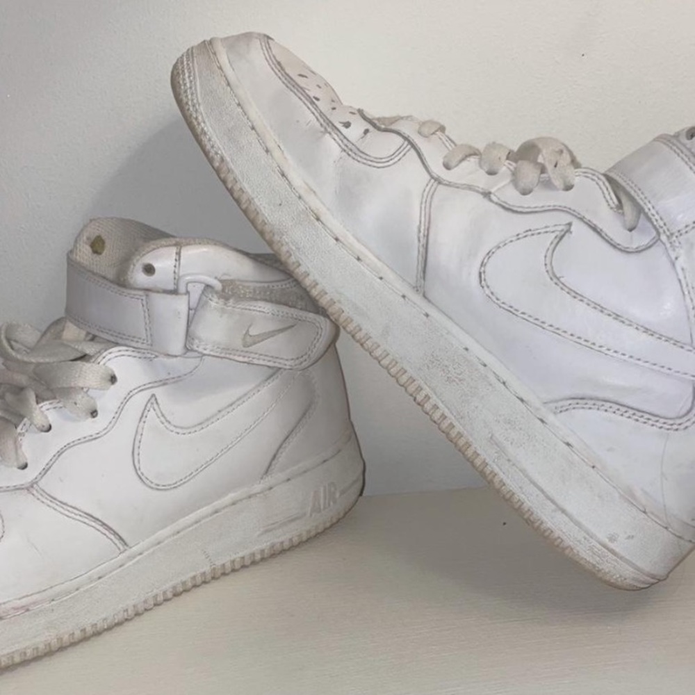 NIKE AIR FORCE 1 MIDS